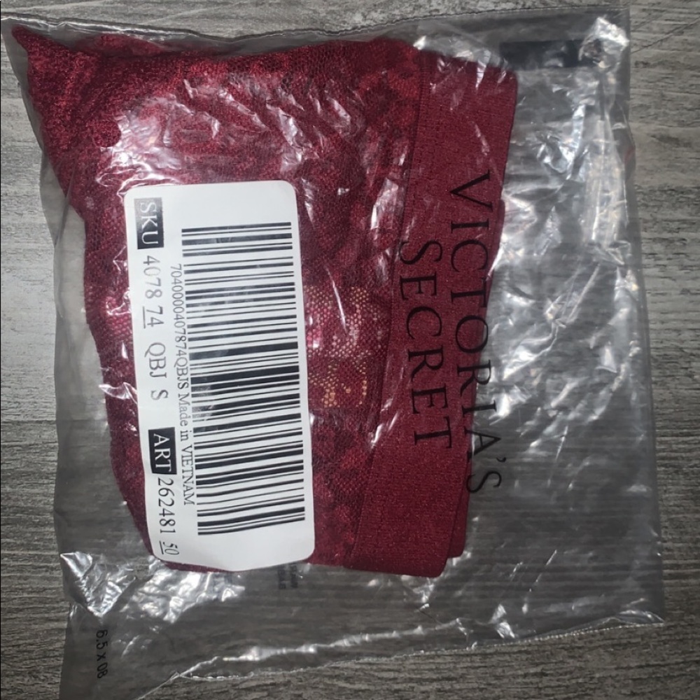 NEVER WORN victoria secret laced cheekster panties